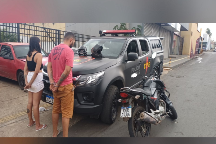casal-e-preso-por-roubar-celular-de-jovem-sentada-na-calcada-em-aparecida-de-goiania