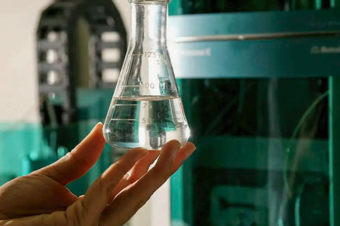 sobe-para-tres-o-numero-de-pessoas-com-suspeita-de-contaminacao-por-metanol-em-goias