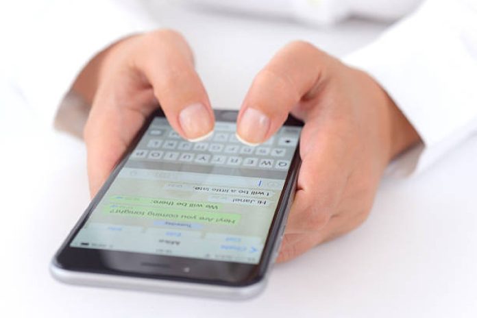 discussao-em-grupo-de-whatsapp-termina-com-mulher-baleada-pelo-sobrinho-em-anapolis