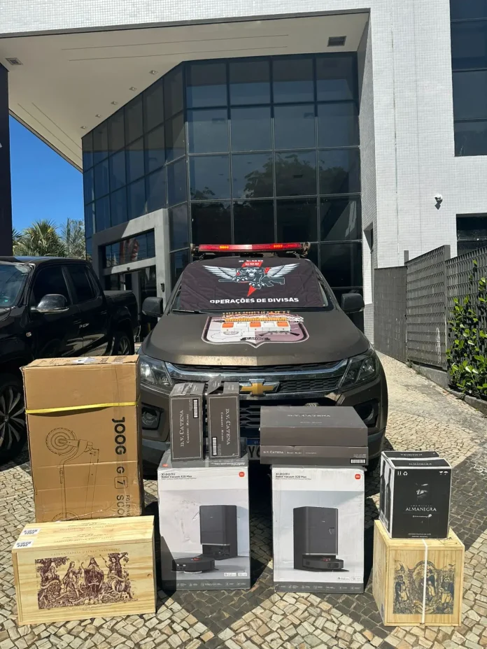 policia-intercepta-caminhonete-com-iphones-e-remedios-proibidos-no-sul-de-goias