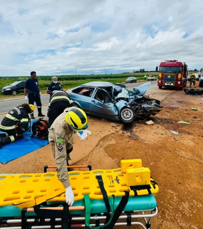 duas-pessoas-morrem-e-idosa-fica-ferida-apos-acidente-na-br-414,-em-abadiania