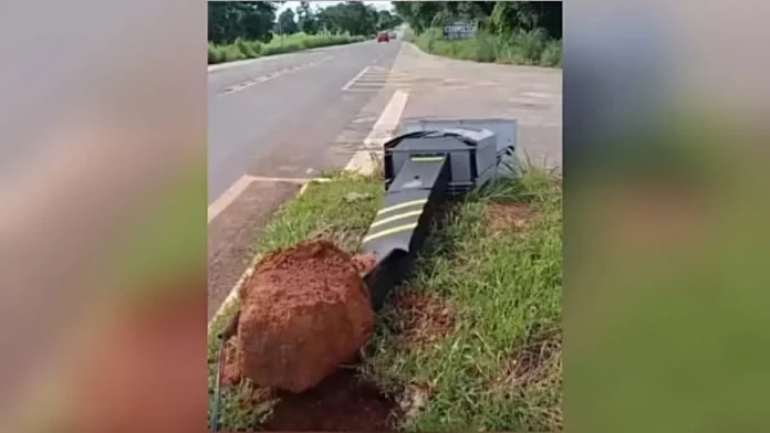 radares-no-trevo-da-go-164-em-nova-crixas-sao-vandalizados-e-derrubados