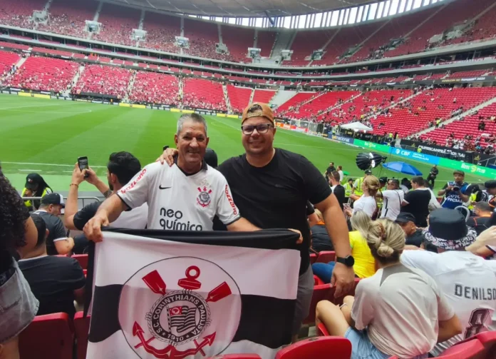 apos-40-anos-sem-ver-o-corinthians-no-estadio,-morador-de-anapolis-e-presenteado-pelo-filho-com-ingresso-de-final
