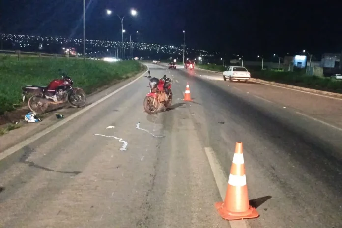 duas-pessoas-ficam-feridas-apos-colisao-entre-motos-na-br-153,-em-anapolis