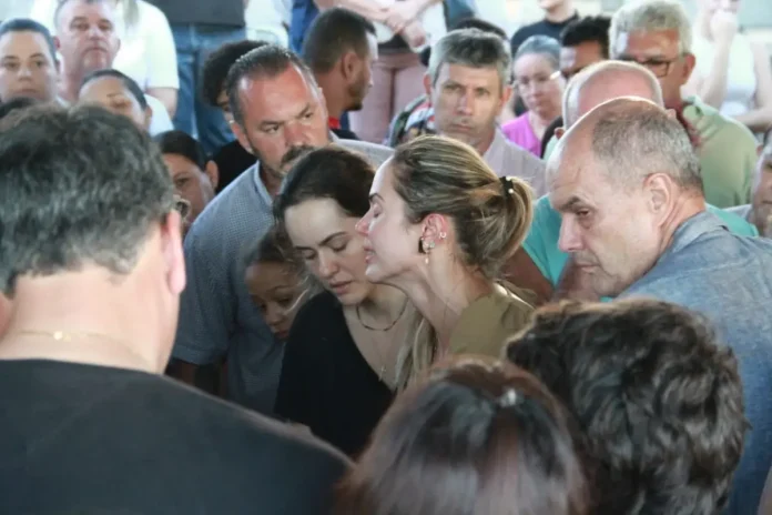 tragedia-em-itumbiara:-veja-fotos-do-enterro-da-crianca-morta-pelo-pai